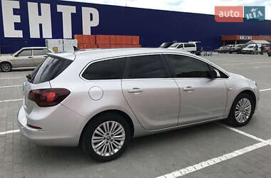 Универсал Opel Astra 2013 в Ивано-Франковске