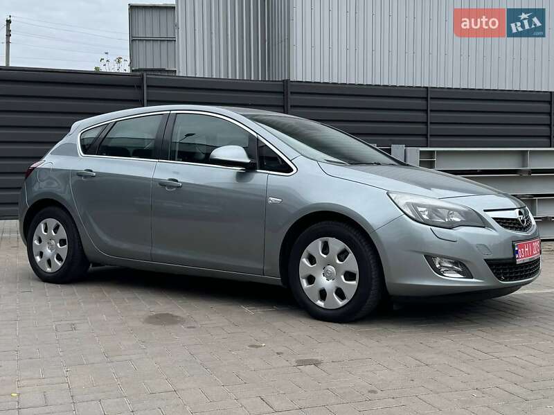 Хэтчбек Opel Astra 2010 в Черкассах