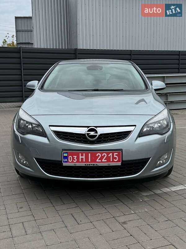 Хэтчбек Opel Astra 2010 в Черкассах