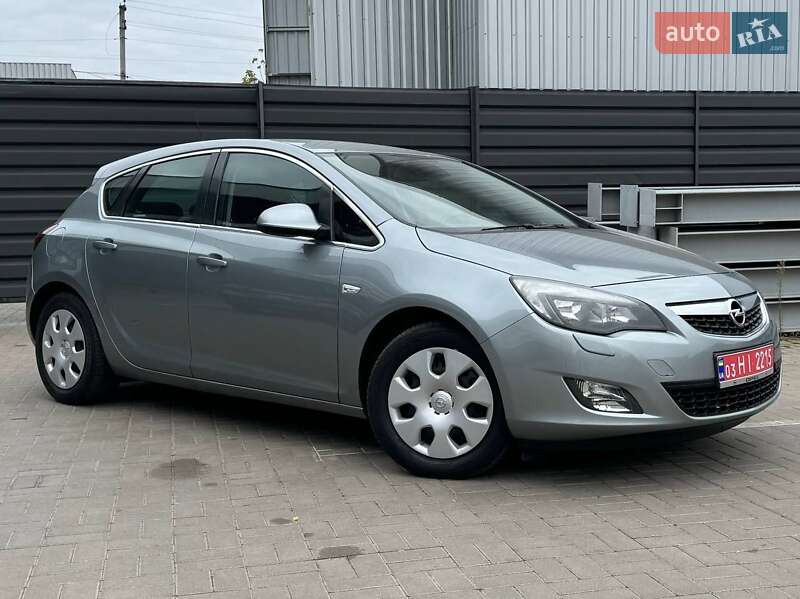 Хэтчбек Opel Astra 2010 в Черкассах