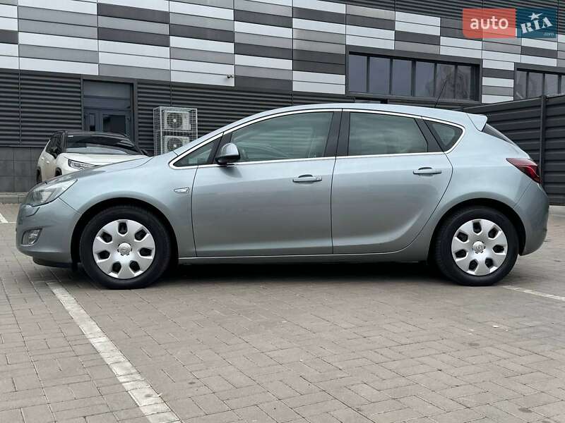 Хэтчбек Opel Astra 2010 в Черкассах