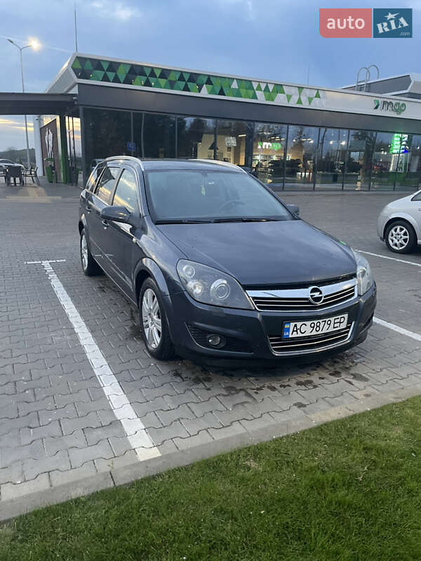 Універсал Opel Astra 2009 в Луцьку