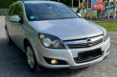 Универсал Opel Astra 2010 в Вишневце