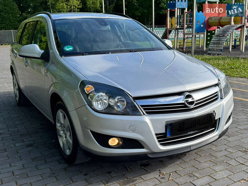 Opel Astra 2010 Opel Astra 2010