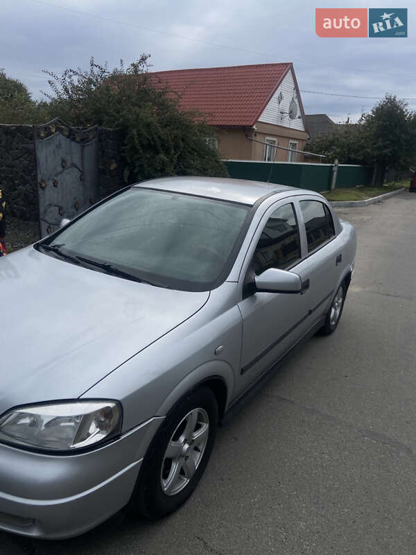Седан Opel Astra 2003 в Хмельницком