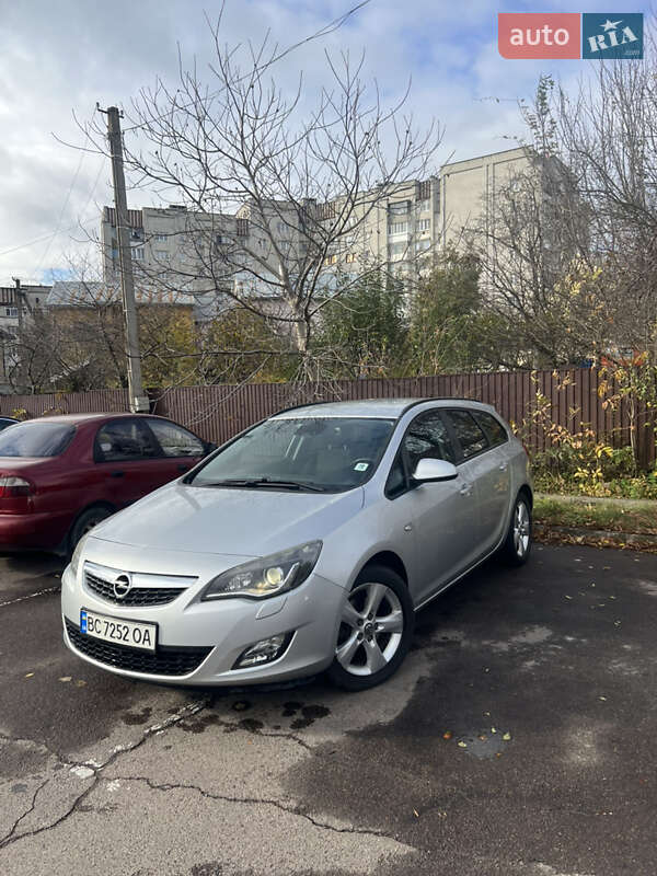 Универсал Opel Astra 2011 в Львове