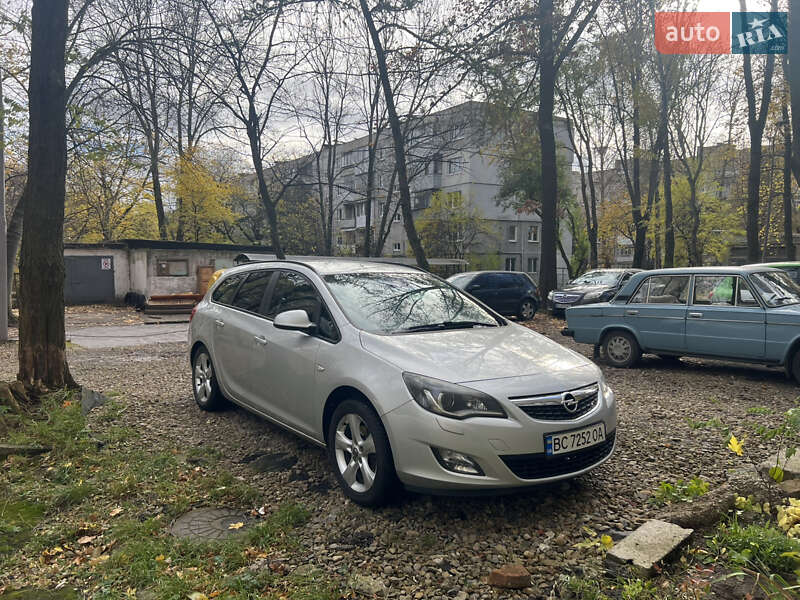 Универсал Opel Astra 2011 в Львове