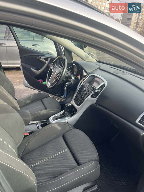 Универсал Opel Astra 2011 в Львове