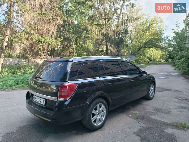 Универсал Opel Astra 2005 в Ямполе