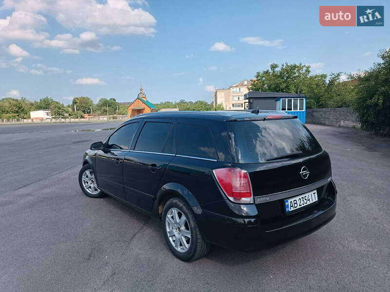Универсал Opel Astra 2005 в Ямполе