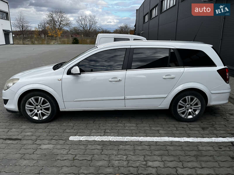 Универсал Opel Astra 2008 в Трускавце