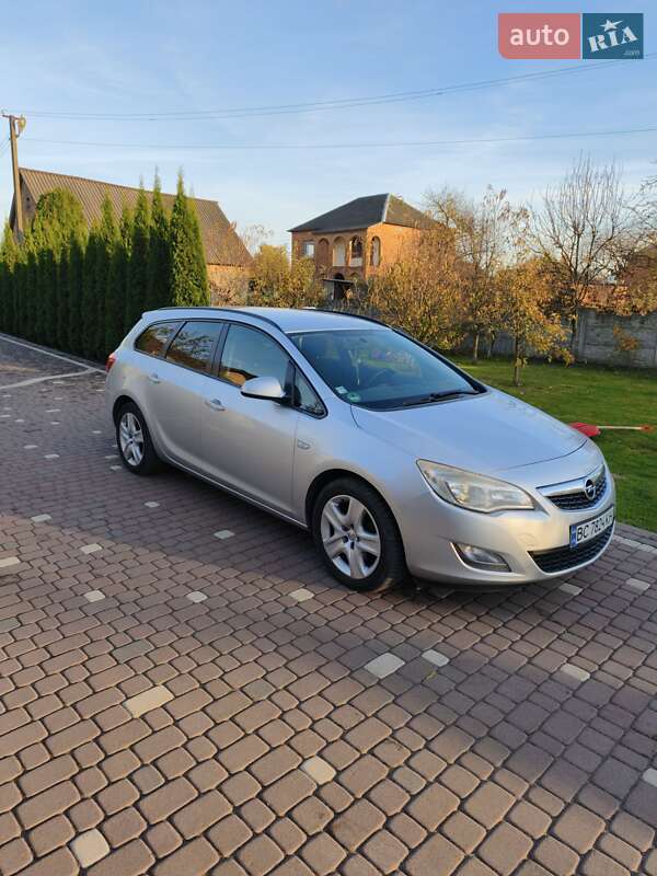 Универсал Opel Astra 2011 в Мостиске