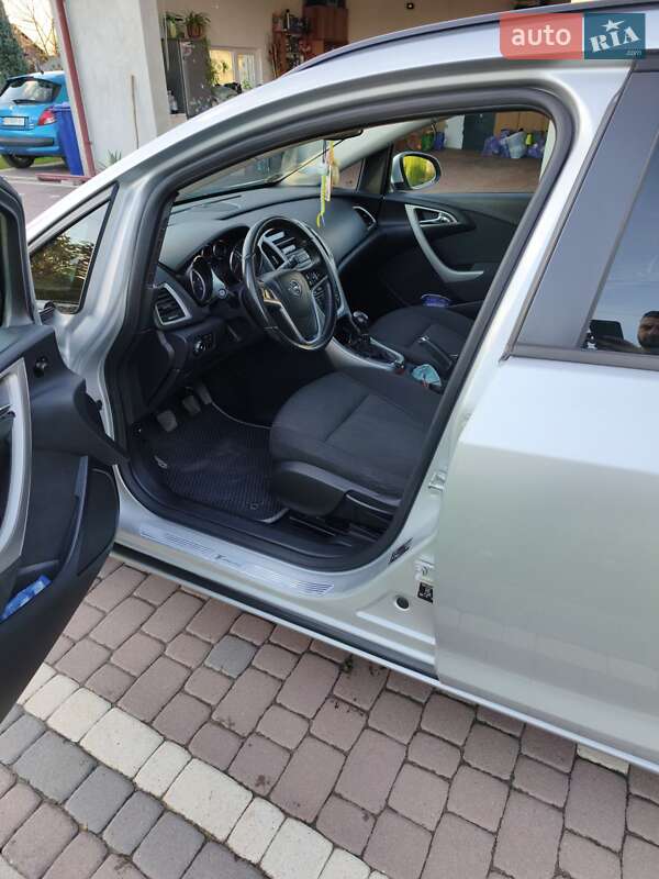 Универсал Opel Astra 2011 в Мостиске