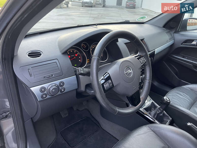 Универсал Opel Astra 2009 в Луцке