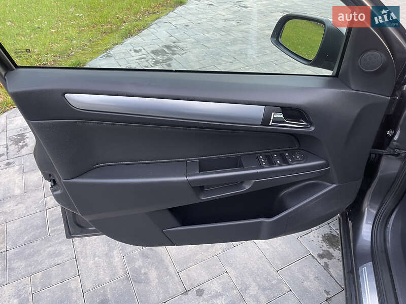 Универсал Opel Astra 2009 в Луцке