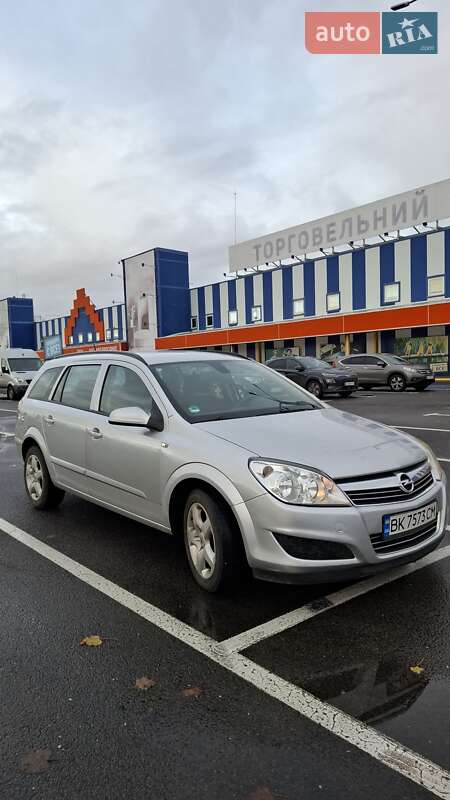 Універсал Opel Astra 2008 в Луцьку