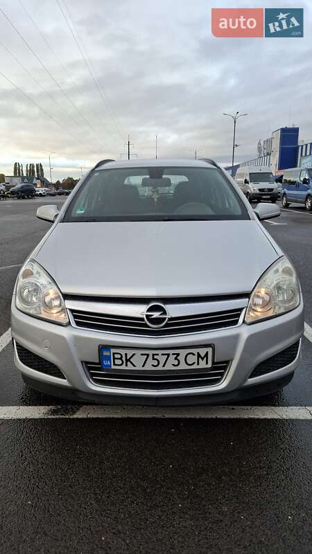 Універсал Opel Astra 2008 в Луцьку