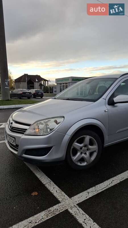 Універсал Opel Astra 2008 в Луцьку