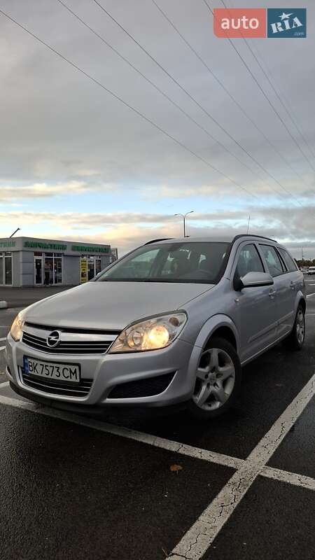 Універсал Opel Astra 2008 в Луцьку