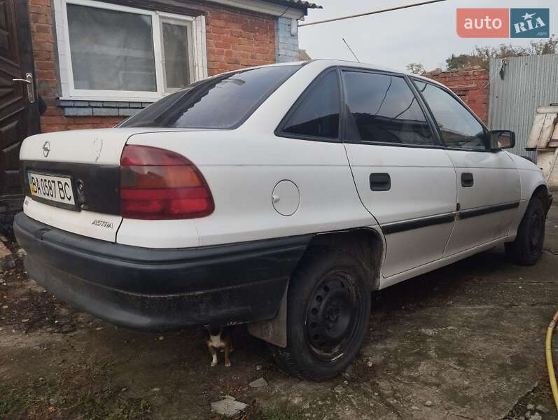 Седан Opel Astra 1995 в Олександрії фото 3 Седан Opel Astra 1995 в Олександрії
