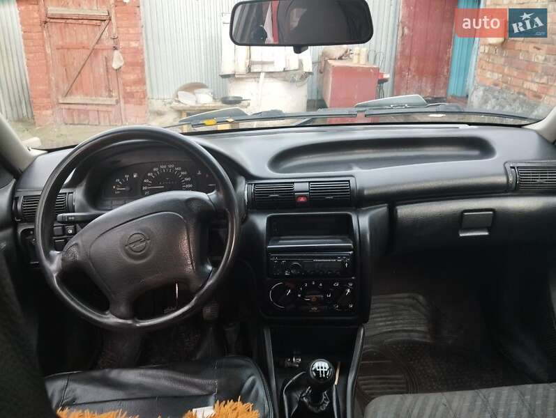 Седан Opel Astra 1995 в Олександрії фото 4 Седан Opel Astra 1995 в Олександрії
