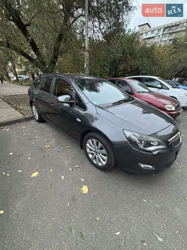 Універсал Opel Astra 2011 в Києві