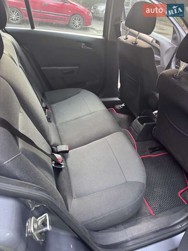 Хэтчбек Opel Astra 2007 в Киеве