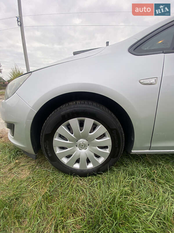 Универсал Opel Astra 2014 в Софиевской Борщаговке