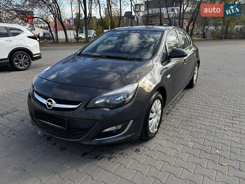 Хэтчбек Opel Astra 2013 в Львове