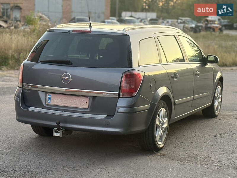 Универсал Opel Astra 2006 в Синельниково