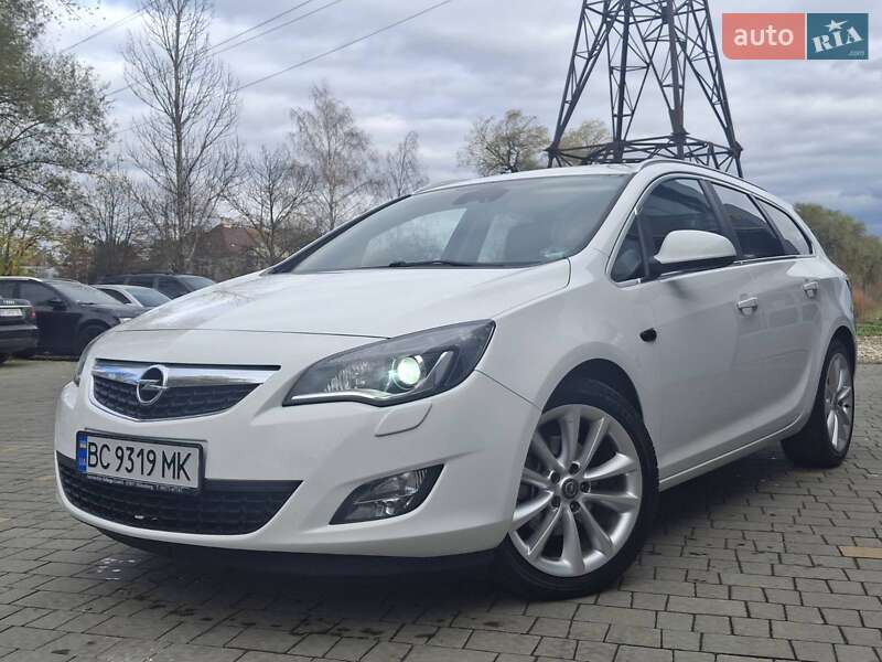 Универсал Opel Astra 2012 в Дрогобыче