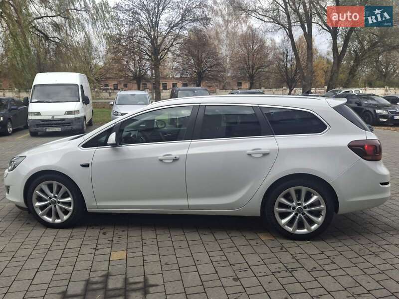Универсал Opel Astra 2012 в Дрогобыче