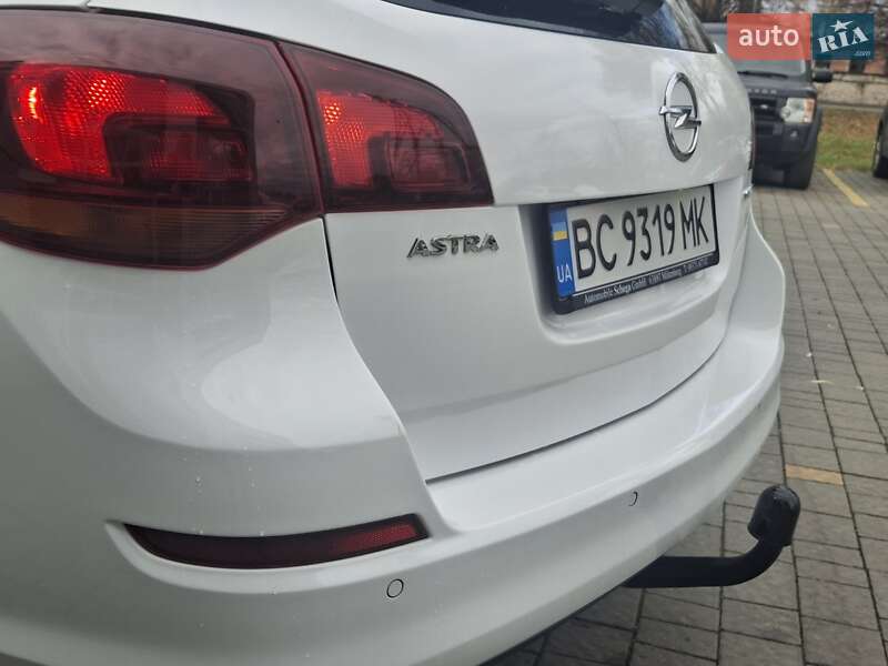 Универсал Opel Astra 2012 в Дрогобыче