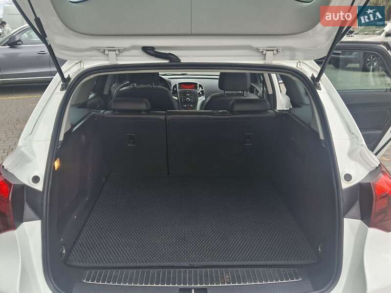 Универсал Opel Astra 2012 в Дрогобыче