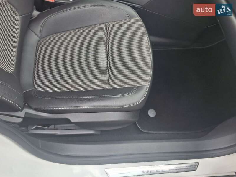 Универсал Opel Astra 2012 в Дрогобыче