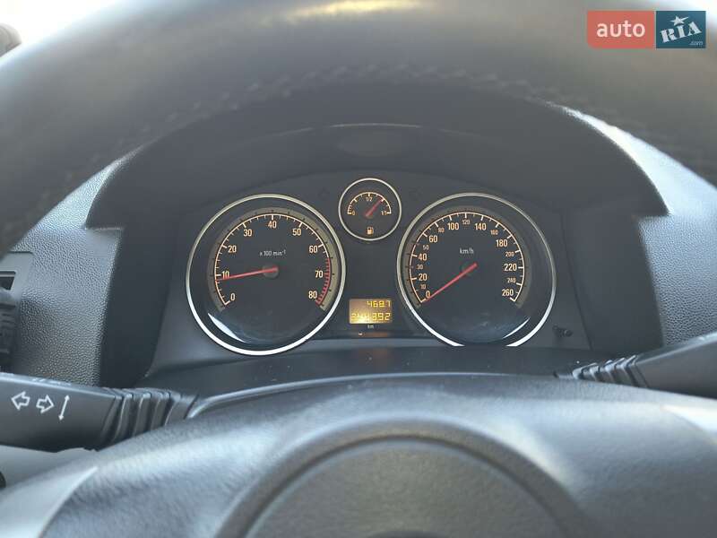 Универсал Opel Astra 2006 в Новояворовске