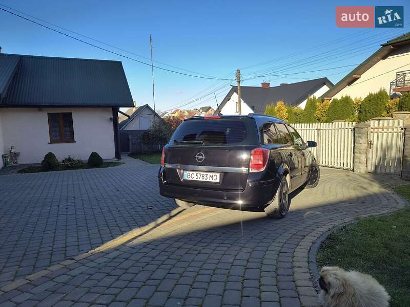 Универсал Opel Astra 2006 в Новояворовске