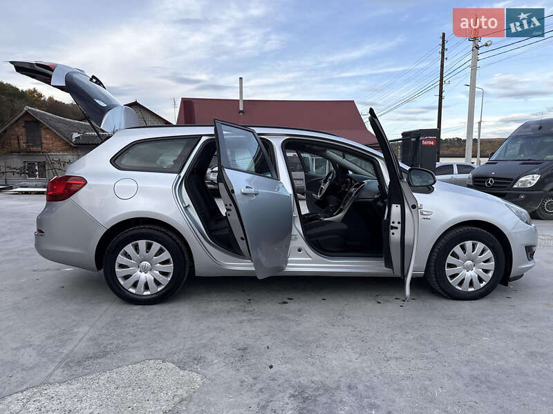 Універсал Opel Astra 2013 в Тернополі