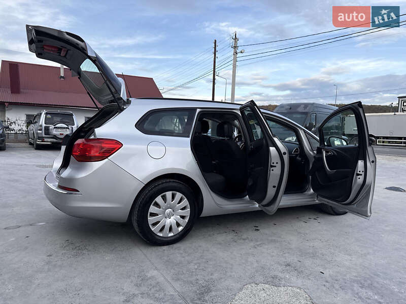 Універсал Opel Astra 2013 в Тернополі