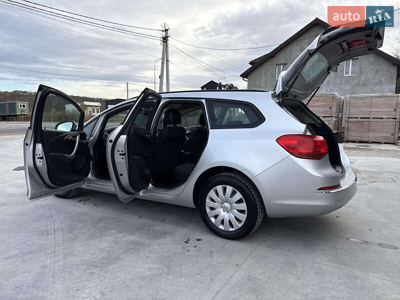 Універсал Opel Astra 2013 в Тернополі