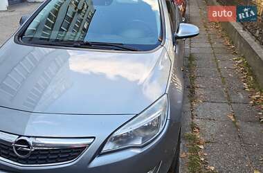 Универсал Opel Astra 2011 в Ивано-Франковске