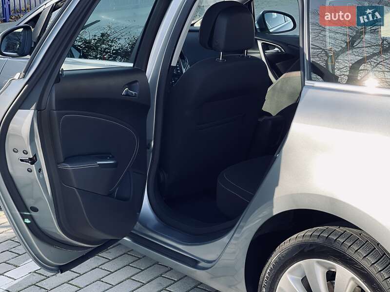 Универсал Opel Astra 2011 в Тернополе