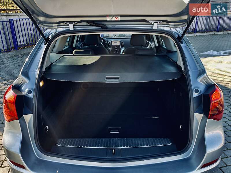 Универсал Opel Astra 2011 в Тернополе