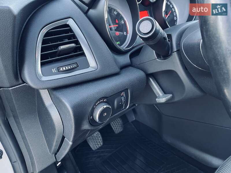 Универсал Opel Astra 2011 в Тернополе