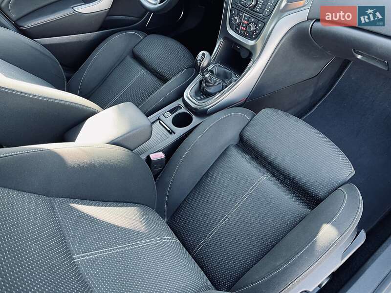 Универсал Opel Astra 2011 в Тернополе