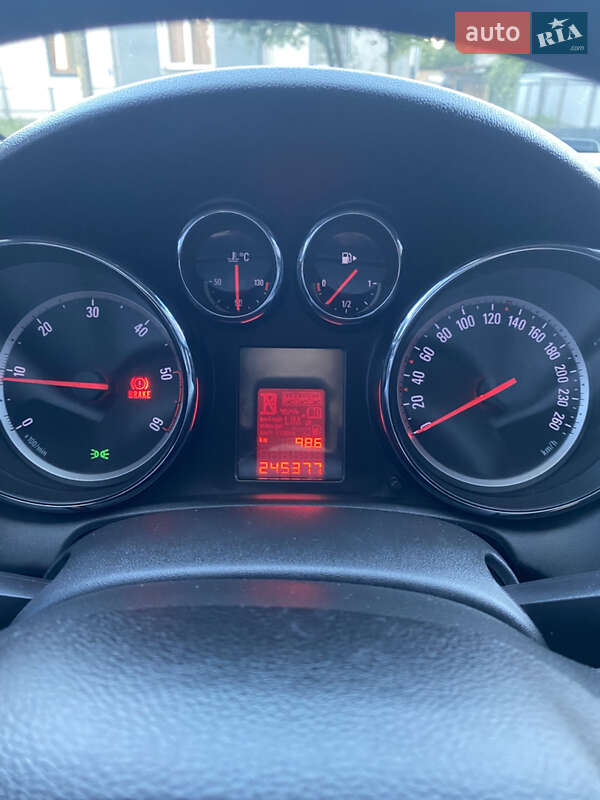 Універсал Opel Astra 2012 в Жовкві