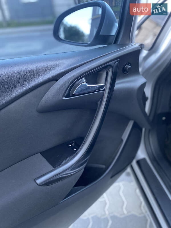 Універсал Opel Astra 2012 в Жовкві