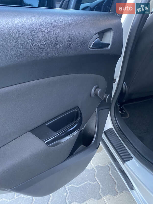 Універсал Opel Astra 2012 в Жовкві