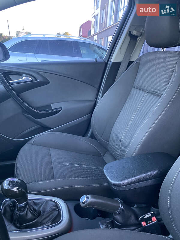 Універсал Opel Astra 2012 в Жовкві