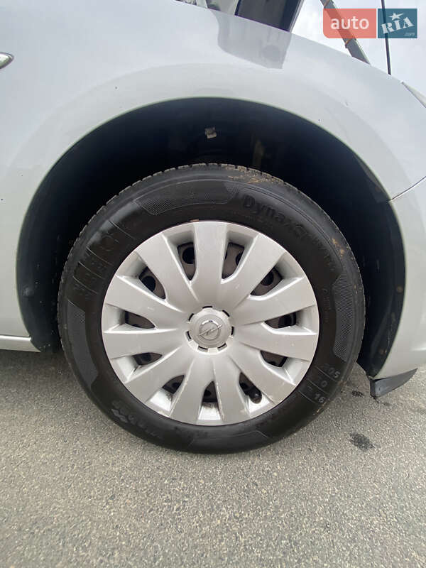 Универсал Opel Astra 2014 в Софиевской Борщаговке